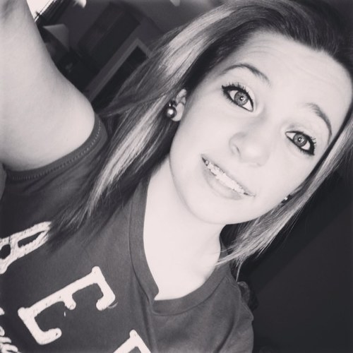 ashley_cheri_xo's profile picture. Falala.3 follow me on instagram @_ashleeeyy_. Four e's two y's . ^__^