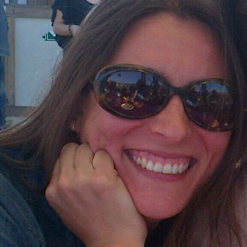 Mamá. Ingeniero Civil PUC, MBA UChile, intento de Chef y Yogini. Nací en Chile, me crié en Colombia. Estudié en la Scuola Italiana.
