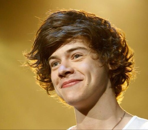 hey im alyssa (: im married to harry styles ❤ i LOVE one direction!!