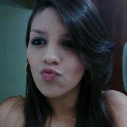 15, Canceriana, gosto de música, fotos, amigos, balada, abraços, celular, açaí, brigadeiro, twitter,  segue ? (;