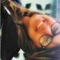 Sou como você me vê.
Posso ser leve como uma brisa ou forte como uma ventania, depende de quando e como você me vê passar.

Clarice Lispector