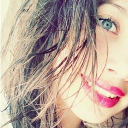 Hola me llamo Abril , soy muy simpática pero cuando me buscan me encuentran...♥