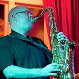 Musician, and music teacher. Sprintcar & F1 fan. Tweets on music and racing. And maybe a little Politics.