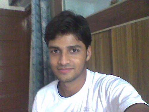 raghukool's profile picture. In centre.. Neither Left not Right..