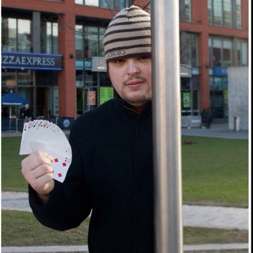 im magical craig and im a proffesional street magician from the north! Hot me up :)
