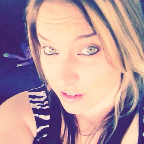 My name is Annalisa Marie. 
I'm 24. 
#teamcoloredeyes 
I live in SD. 
Taken by theee best!! ❤