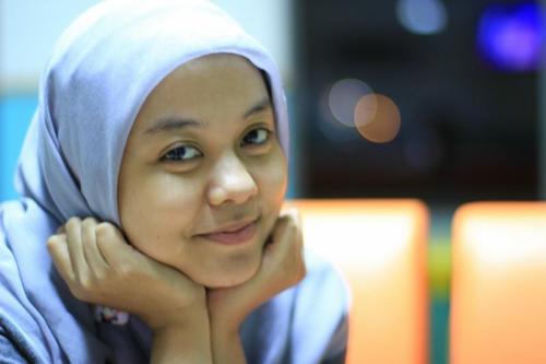 Aku adalah sebait luka yang kau rawat dengan begitu manis Dan kau adalah gerimis yang selalu kujaga dengan tabah agar tak menjelma tangis