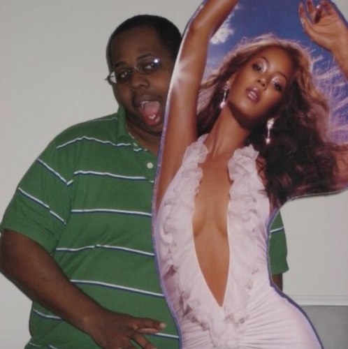 lifeofjonathan's profile picture. Trying to live these out daily. 1 John 4: 7-8, 1 John 3:14, 1 John 4: 20-21