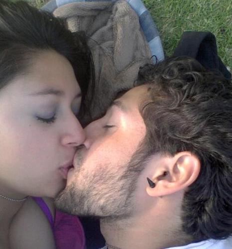 A los hombres ni todo el amor ni  todo el sexo