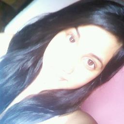 Sou uma ponei que está sempre feliz e disposta a fazer os outros sorrirem :)