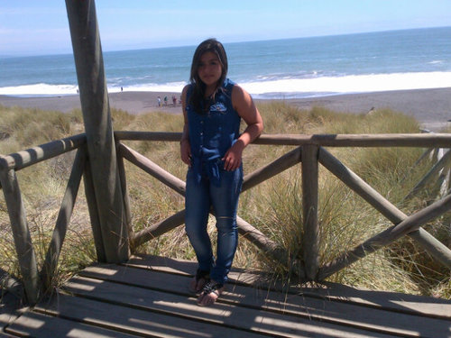 Holaa(: me llamo Cony soy simpatica,me encanta escuchar musica amo a One Direction y a Justin Bieber3