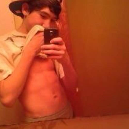 @janoskianlova7 is all mine;)Oh and shes fun to throw cupcakes at! ;) im 17 and taken!