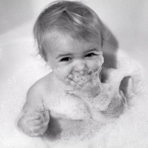 andrew_gold2's profile picture. Son of @Mrgold13 and @fallnrosepetal . Youngets brother to @baelfireg .