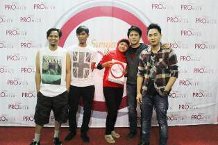 Ariel @R_besar | Uki @uki_kautsar05
 | Reza @mqeet | Lukman
 @luck_man2 | David @DorfelDave 
 my facebook : 
 http://t.co/7UfDnefP
