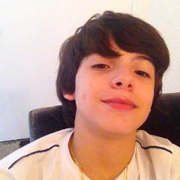 Ele me faz tão bem ,Te Amo Muito Tho , e ñ dá pra disfarçar,e quem olhar vai perceber q eu te amo tanto,e de alguma maneira sinto q me ama tbm.Since 23/01/13