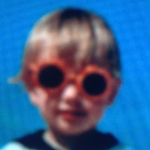 Ich bin Kevin, 17 Jahre alt und liebe Fußball und zocken x3