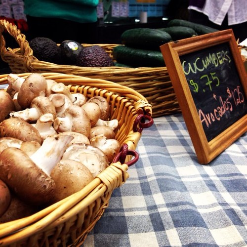 UM's student-run non-profit produce stand! We are in MH Wednesday and Thursday, 10-4. come’n’get it: fresh&affordable produce each week. tweets by ur mom