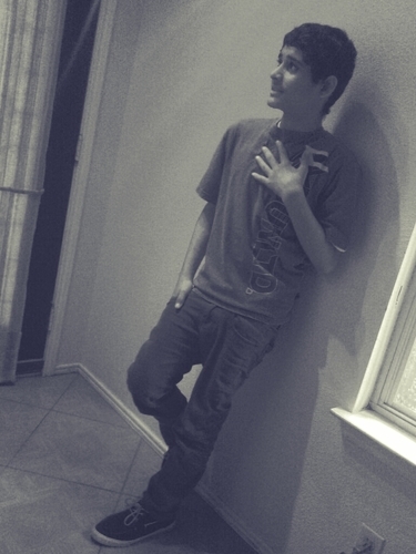 Follow Me & I'll Follow Back !! 
I Am Siingle ! And I Am A Freak XD !!! & I Am Funy & Cool Person ! ^.\