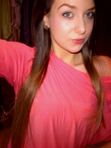 Like some, Love some, Trust none. 
 ♡