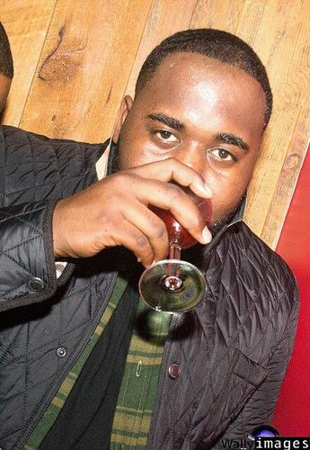 ImSoQueenS's profile picture. Follow my new twitter @MrTooChilt