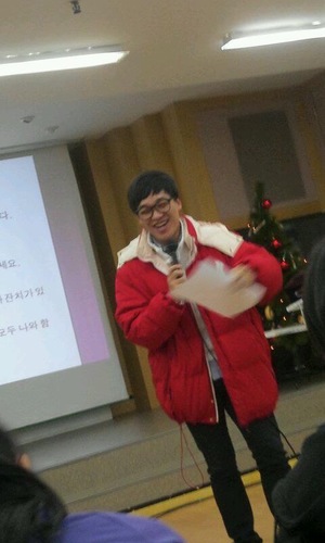 요리하는걸 좋아하구요, 모든 구기 운동에 관심이 많습니다.. 특히 야구!!!제일 사랑함 ㅠㅠ 
분위기 있는곳에서 맛있는 식사하는걸 가장 좋아합니다..  :)