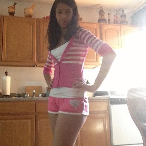 im a really fun down to earth girl. :) i also follow back so rape the button ppl ;)