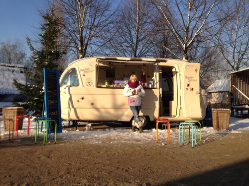 Uniek & verrassend #streetfood op #festivals #feesten & #evenementen, #gezelligheid & #lekkereten vanuit een charmante #oldtimercaravan OOK BIJ U OP LOCATIE!