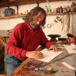 Arte en cuero hecho totalmente a mano, desde 1970 creando productos únicos.