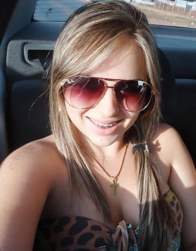 20 anos, Estudante de Enfermagem ,São Paulina, Leonina, Filha Caçula, Amigavél, Estressada, Modesta, Indecisa, Sonhadora, Apaixonada pela a VIdaa .  *