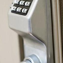 CerrajerosValen's profile picture. Somos Equipo de Cerrajero Valencia, Cambio de cerraduras, Cajas Fuertes, Persianas en Valencia, Valencia. Telf: 960450245.