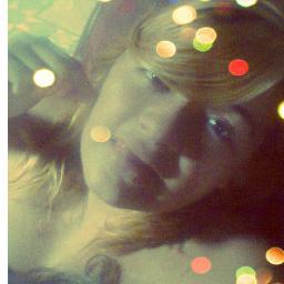 Sou ignorante , sou marrenta , sou chata , sou muito ciumenta , Sou dramatica e mesmo assim tem gente que consegue me amar :$