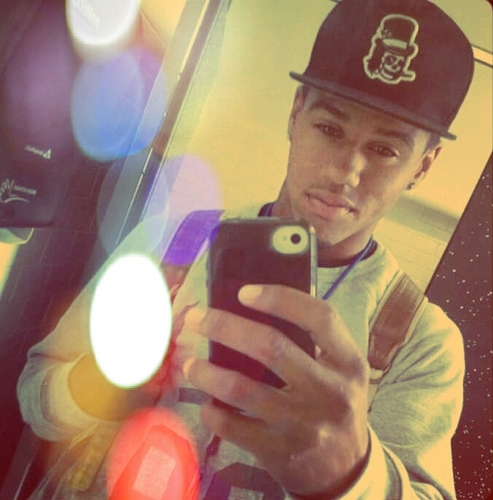 Ayye My Name Taiquim Follow Me ill follow back ^.^ football/basketball player 19