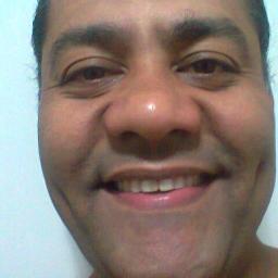 sou uma pessoa que gosta de fazer amizades e tratar as pessoas com muito carinho e respeito. abraços.