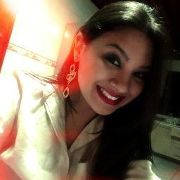 Não me alimento de 'quases', 
não me contento com a metade! 

Nunca serei sua meio amiga, 
ou seu meio amor.. é tudo ou nada.

Marilyn Monroe