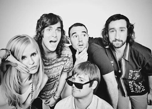 Feliz Clube Oficial da banda @YoungbloodHawke.
