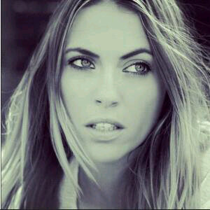 Seguidora fiel de @ponteaprueba Me encanta @DanielaBlume. He tenido la suerte de hacerme una foto y hablar con ella♥