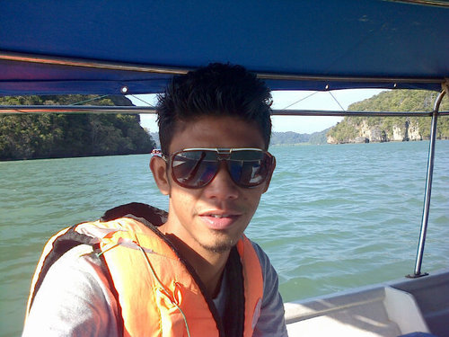 Miste_Dynos's profile picture. Ku perlukan rakan yang lebih ramai...seronok sikit ley kuwa skali ramai2...lepak2...minum2..tgk movie ke..shopping ke..ape ke..