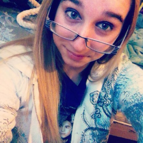 Heyo(: Im 14 years old and I wuv #BVB #BOTDF #ETF #BMTH #FIR etc. Follow me. I follow back :3