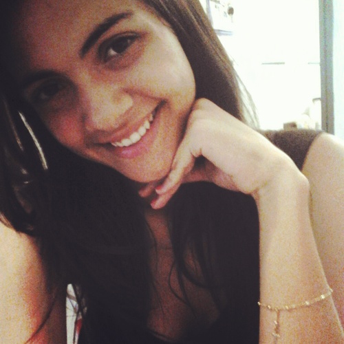 Amiga é muito mais Do que alguém pra conversar Alguém pra abraçar Amiga é uma bênção Que vem do coração de Deus Pra gente cuidar , teamô by: Nandara