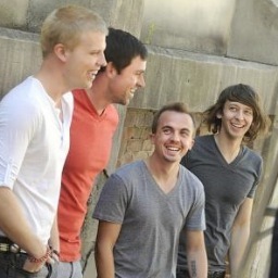 Street Team & Fan Page for the lovely band, @Kingsfoil.