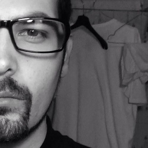 lefava's profile picture. Cade,
pesante, il mio respiro
sul ciglio della
mia vita estranea.