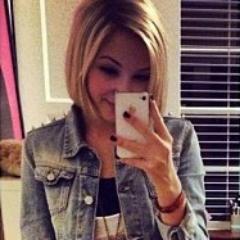 amandadicapprio's profile picture. Sorrir não mata. Viver não dói. Abraçar não arde. Beijar não fere. Rir não machuca. Você não tem motivos para não tentar ser feliz.