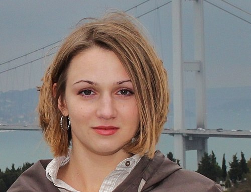 общительная девушка, люблю ночной город:)