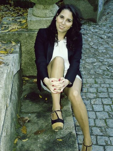 IolandaMonteir1's profile picture. 21 aninhos, estudante de comunicação social, amante de fotografia e series, o cinema e a grande paixão.
This is me :D