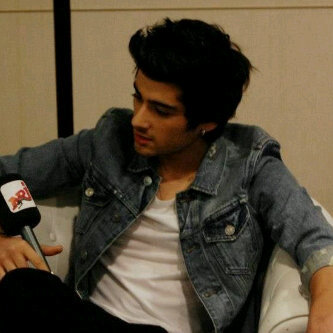 Eroo444's profile picture. 