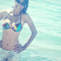 ‎- O sapo te ama & o principe te ignora . E ae , vai escolher a beleza ou o verdadeiro amor ?