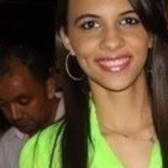 Eu erro. Perco a paciência e me estresso facilmente. Choro por besteira e dou risada do nada.

me sigam no meu novo twitter: Indryelle Lima