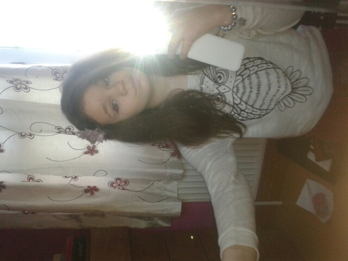 Hey  Im Chloe ♥  i follow Back:)