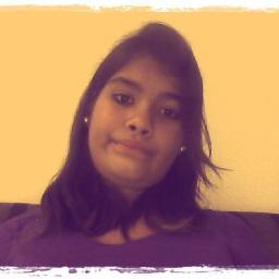 Amo crepúsculo, amo comida, sou uma menina de Cristo, e sou apaixonada por sapatos! Tenho 11 anos mas tenho mais cabeça que qualquer uma de 15. Follow-me!