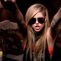 soy buena onda berrinchuda caprichosa ir de compras jugar cantar esposa y madre de las personas que mas amo en este mundo y fan de avril lavigne